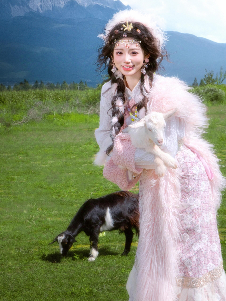 Yunnan Tibetan Costume Lijiang - Ethnic Fashion Shoot ulasan dan harga