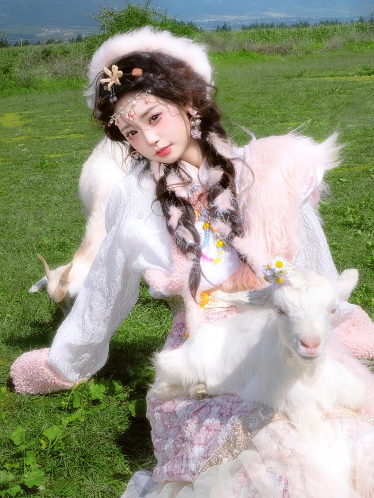 Yunnan Tibetan Costume Lijiang - Ethnic Fashion Shoot ulasan dan harga